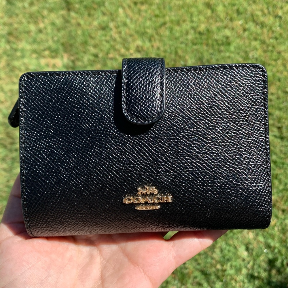 Coach Medium Corner Zipper Wallet
